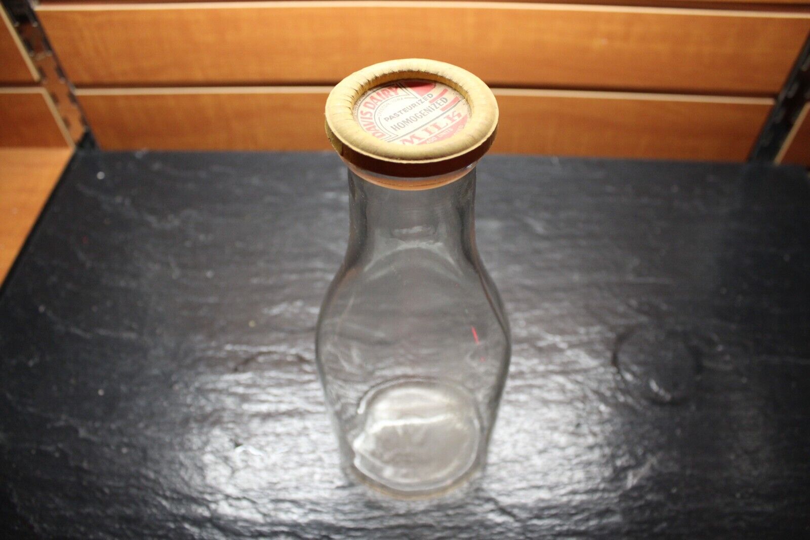 Vintage Creston Davis Dairy Lid & One Quart Milk Sealed 52-LG Glass Bottle