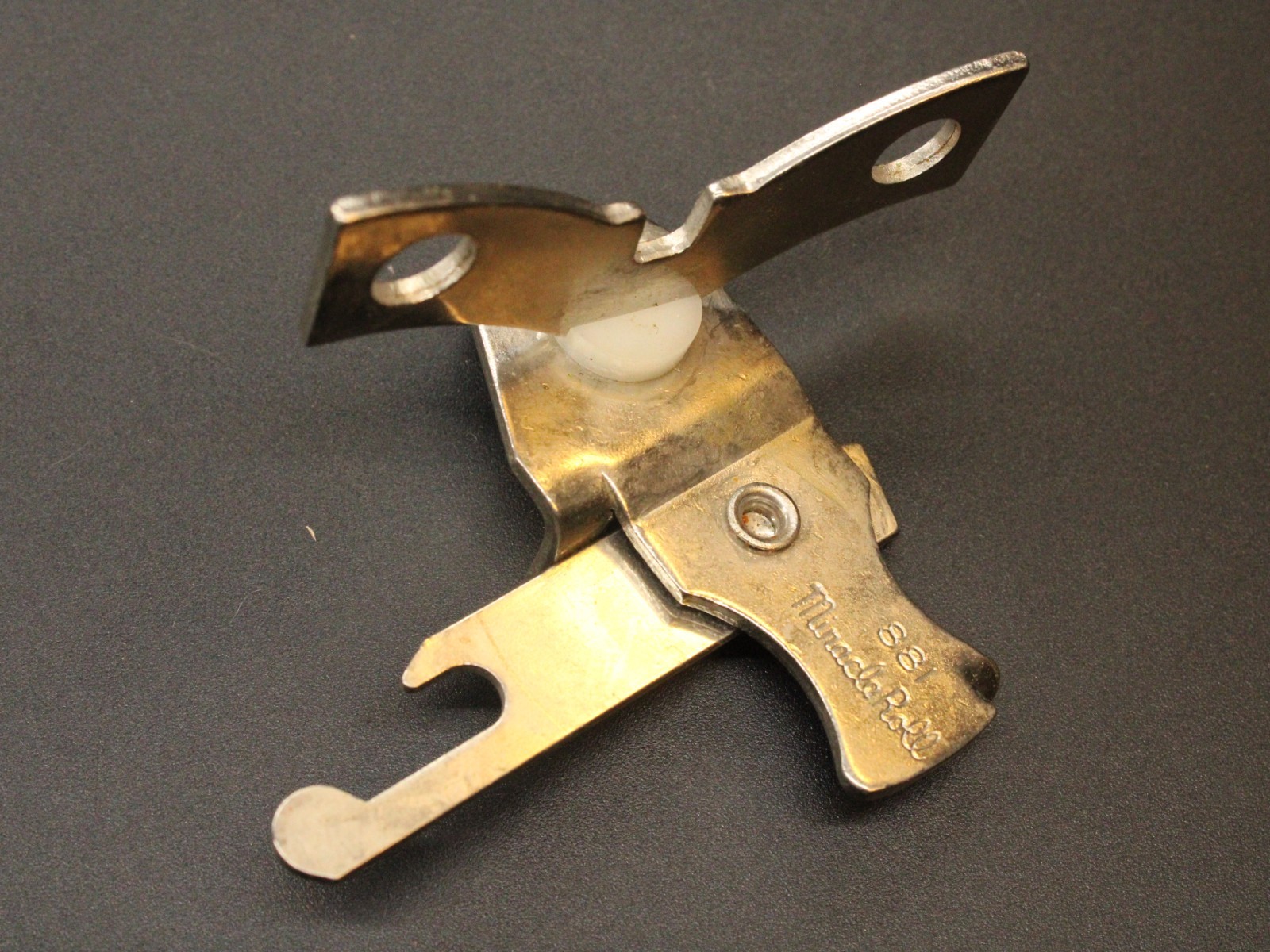 Small Vintage Ecko Miracle Roll Can Opener 881 Manual Twist