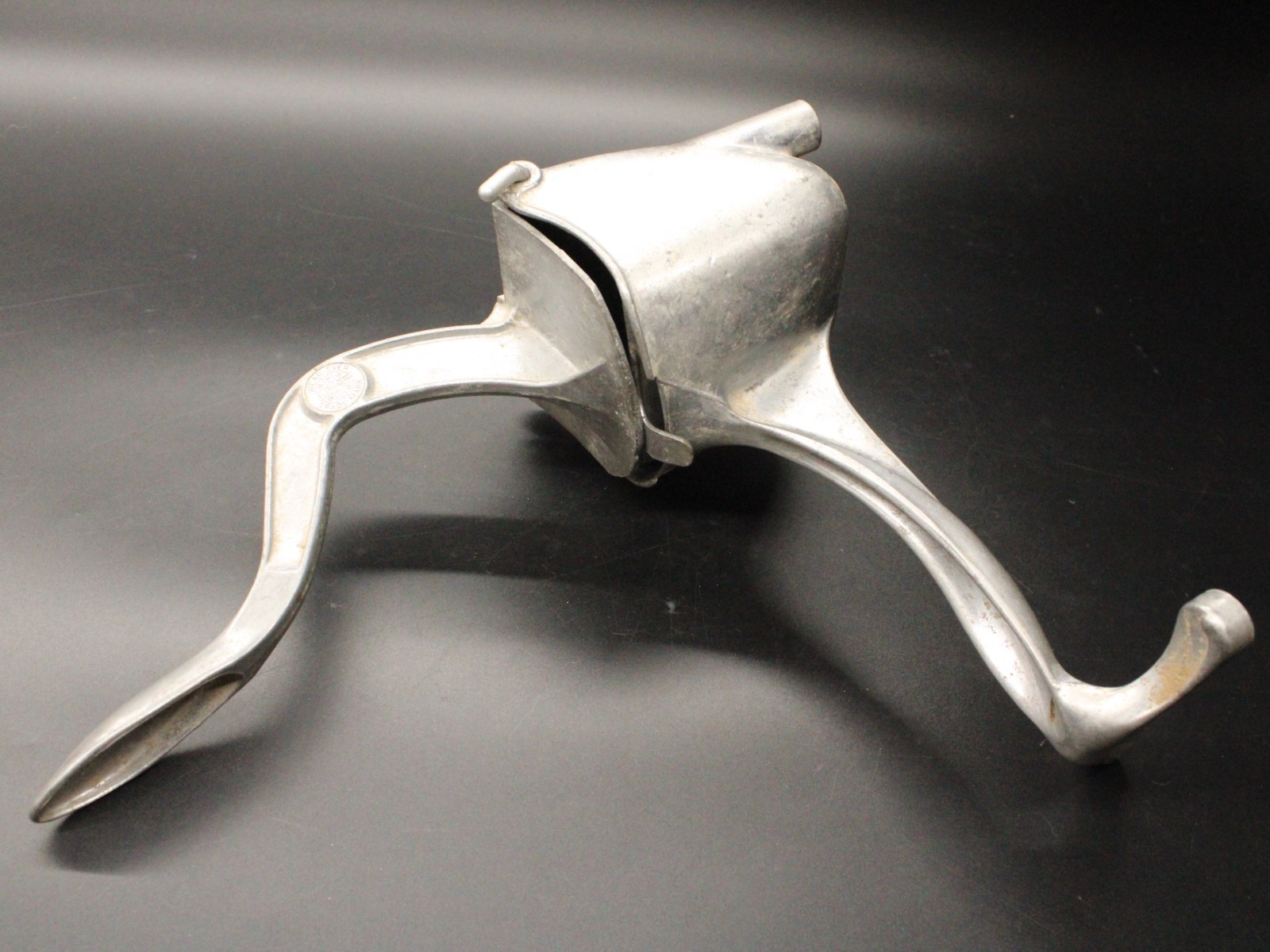 Vintage Wear Ever Aluminum Citrus Juice Squeezer Strainer Hand Press USA - Image 9