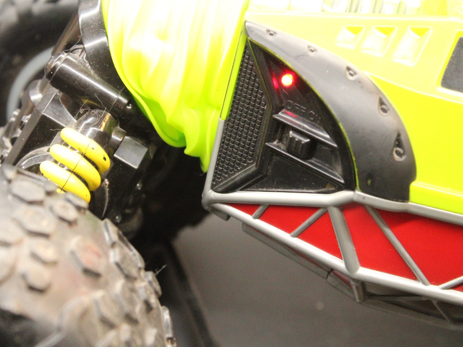 2009 Tonka Ricochet 4 X 4 Rock Crawler RC Car  - With Remote & Charger TESTED! - Image 9