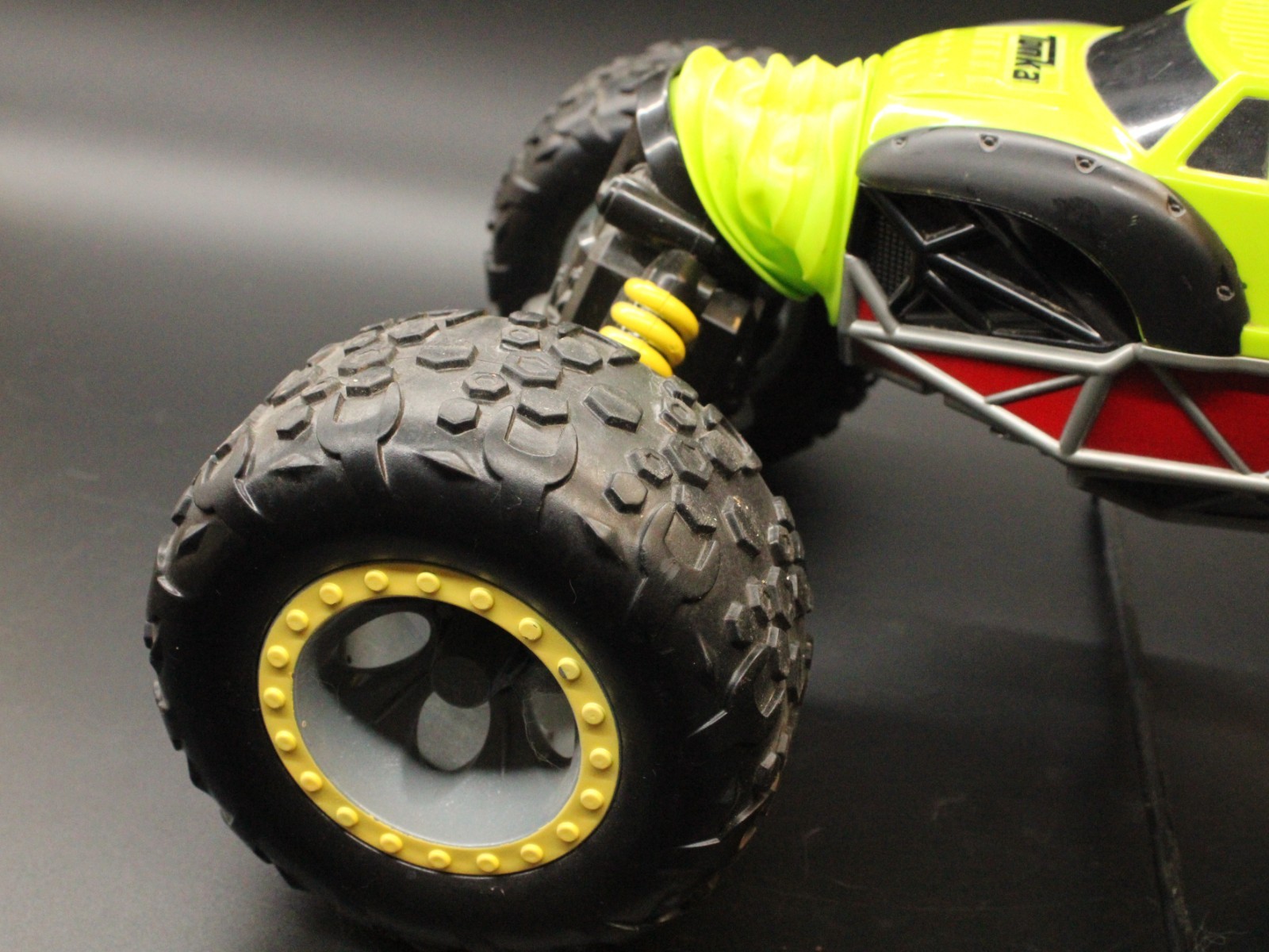 2009 Tonka Ricochet 4 X 4 Rock Crawler RC Car  - With Remote & Charger TESTED! - Image 10