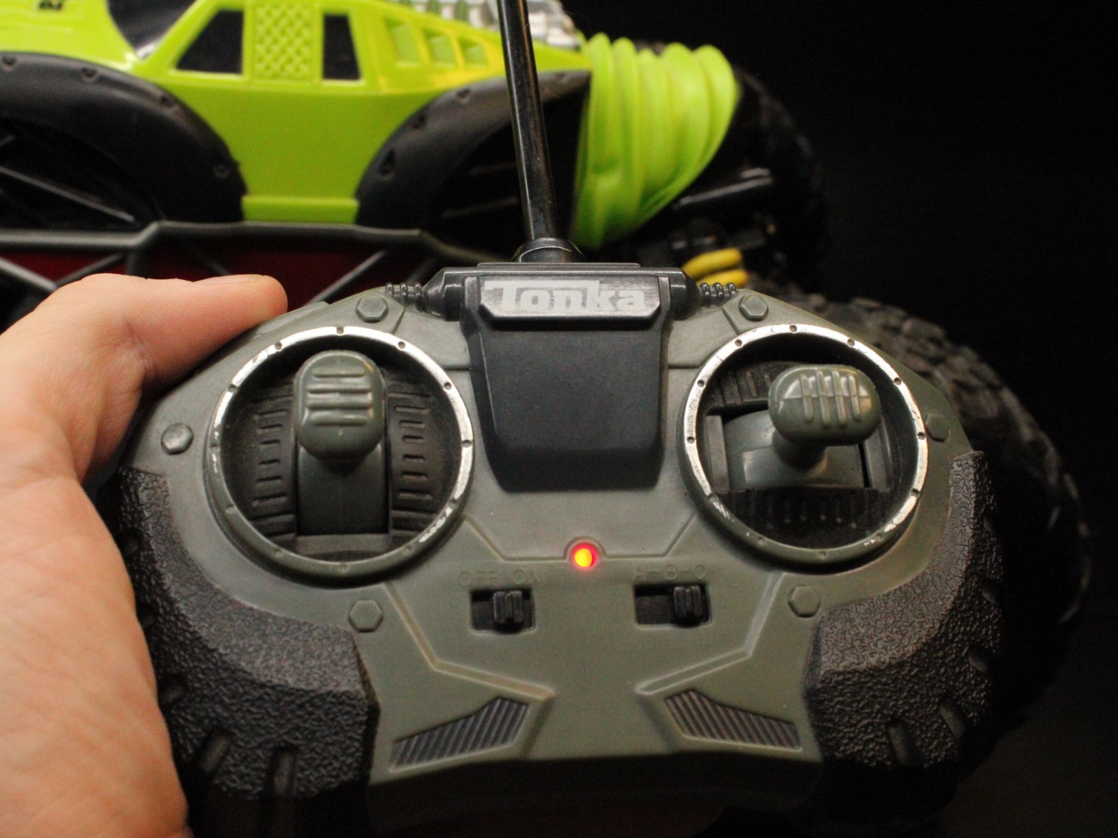 2009 Tonka Ricochet 4 X 4 Rock Crawler RC Car  - With Remote & Charger TESTED! - Image 13