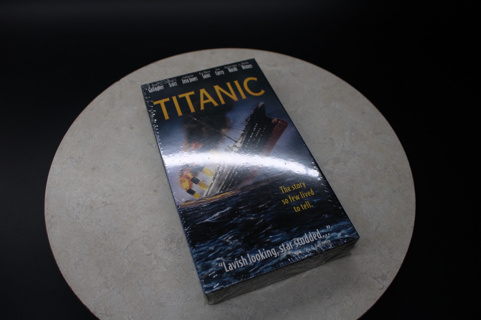 Titanic VHS Tape 1996 Peter Gallagher George C. Scott Catherine Zeta Jones