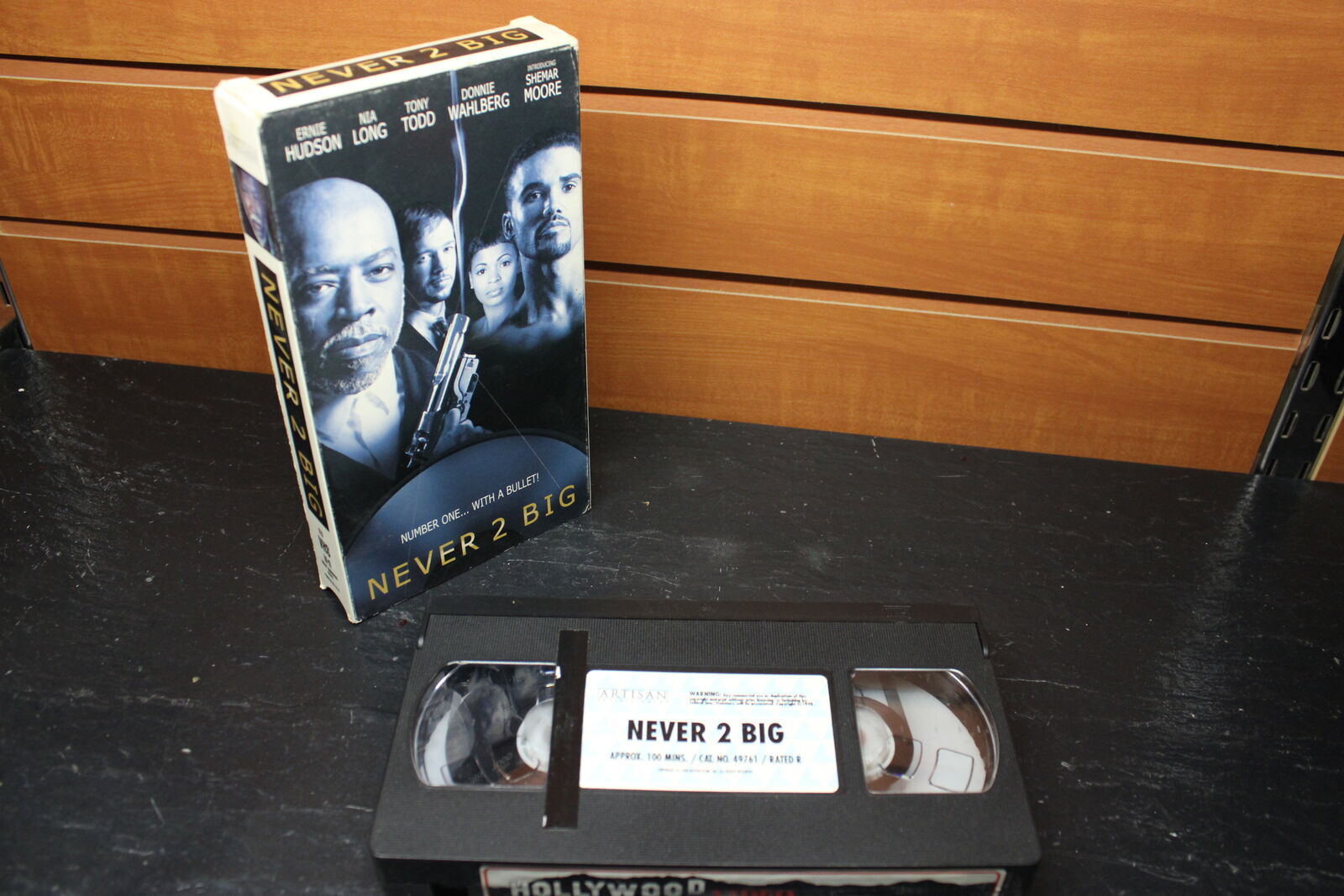 Never 2 Big Ernie Hudson Donnie Wahlberg Shemar Moore VHS Movie